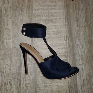 Heels with pearl accents suede dark blue